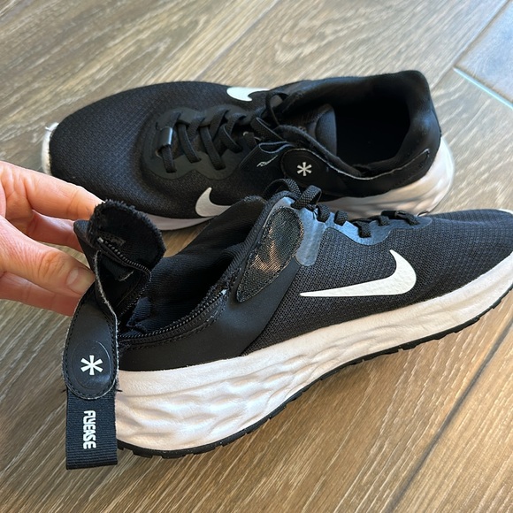 Nike Revolution Flyease - Picture 2 of 8